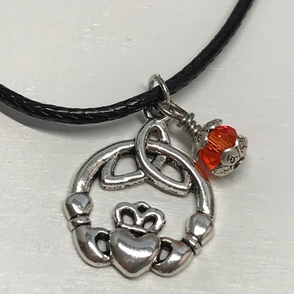 Trinity Knot Irish Claddagh Triquetra Charmed Oran - Picture 1 of 8